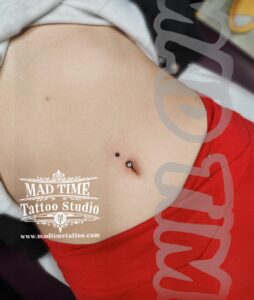 belly button piercing 