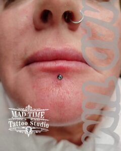 Labret piercing 