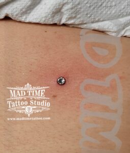 micro dermal piercing 
