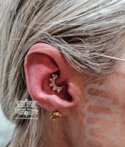 Piercing perfection! 💎 Daith piercing done by the talented Judi 💕

Come in and book Judi to get your next piercing!

#DaithPiercing #madtimetattoo