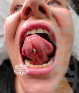 Check out this Tongue piercing by Judi.🔥

Come on down and book Judi for your next piercing. 💎

#madtimetattoo #piercing #tonguepiercing
