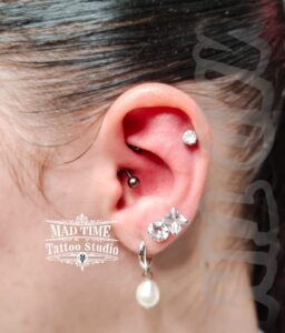 Inner beauty shines! ✨
Daith piercing by Judi. Book your appointment now with MadTime Tattoo! 📲

#DaithPiercing #PiercingArt #MadTimeTattoo