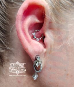Daith piercing by Judi!👀

Looking for a piercing place? Call us now and get your next piercing with us! 🚀

#piercingideas #piercings #madtimetattoo