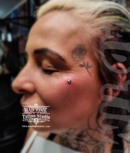 We have a microdermal piercing special this week, come in and book under Judi! 📲

#madtimetattoo