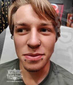 Snake bites looking sharp! 🐍 Perfect placement and clean work by Judi.

Book your piercing session today! 💉 (Piercing by Judi)

#SnakeBitePiercing #MadTimeTattoo