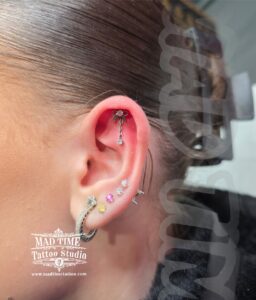 ✨ Stunning flat piercing by our expert piercer Judi!
Looking for the perfect flat piercing? Judi's precision and expertise deliver flawless results every time. This beautifully placed flat piercing adds sophisticated style to any ear setup.
Ready for your piercing? 📍 Visit us in Walton, Liverpool (right next to the Black Horse Pub) - Call or message to book with Judi!
#LiverpoolPiercing #WaltonLiverpool #FlatPiercing #LiverpoolTattoo #EarPiercing #Liverpool #Merseyside #UKPiercing #BodyPiercing #PiercingStudio #LiverpoolBeauty #ProfessionalPiercing